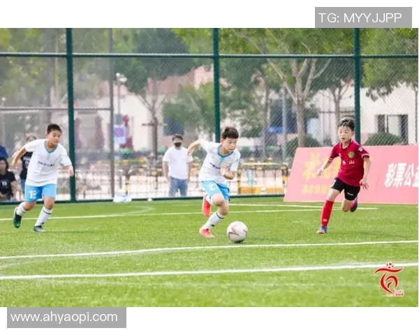 我与足球明星的精彩瞬间视频分享与回忆之旅 我与足球明星的精彩瞬间视频分享与回忆之旅