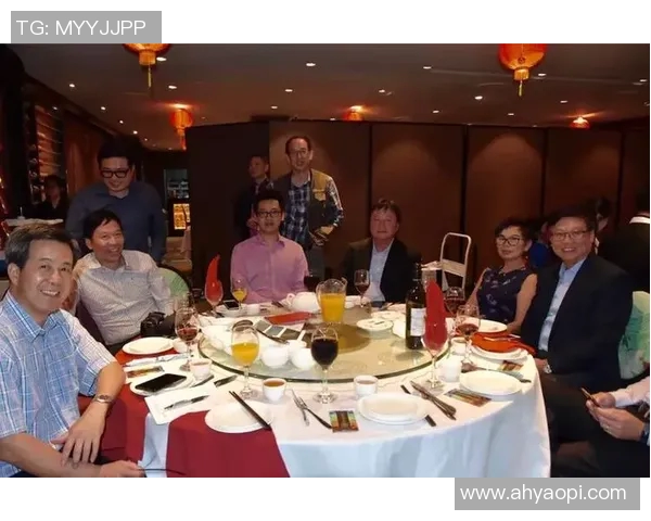 日本足球明星欢聚一堂精彩瞬间分享与回忆的聚会盛况 日本足球明星欢聚一堂精彩瞬间分享与回忆的聚会盛况